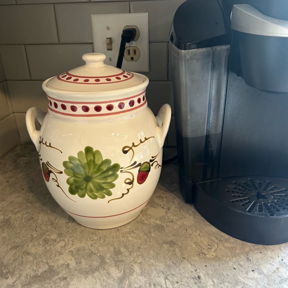 Vintage Williams Sonoma Ceramic Canister. Acorn motif.